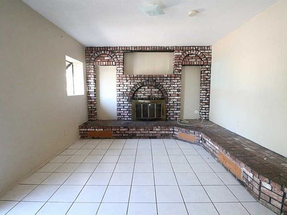 2nd image of 1104 N West St