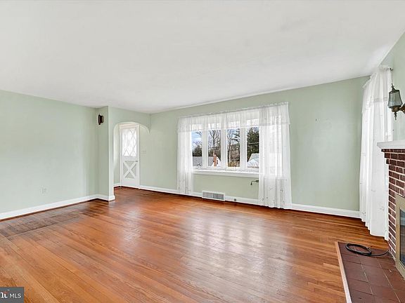 4th image of 135 Smith Ave