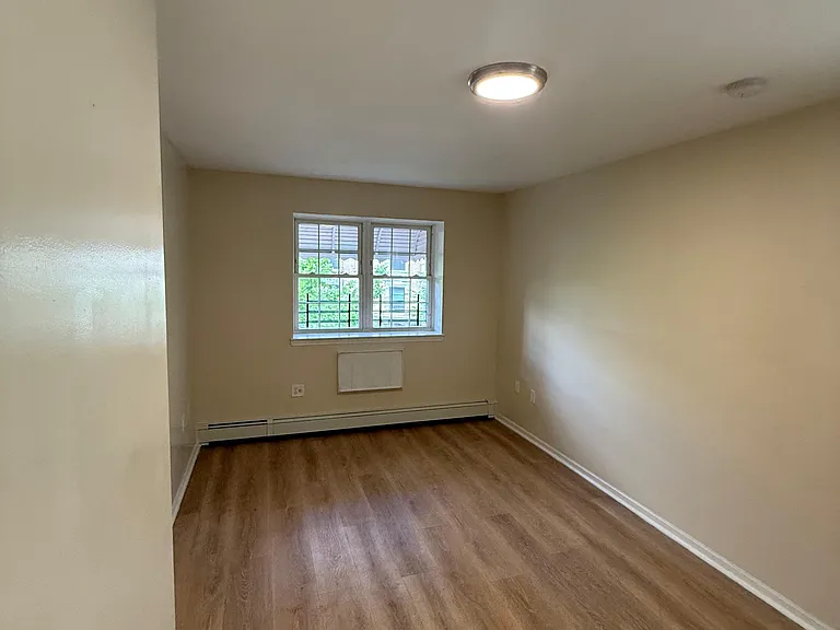 1051 Cauldwell Ave #1 — Photo 5