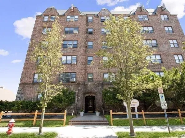 141 Wyckoff Place #4A, Woodmere, NY 11598