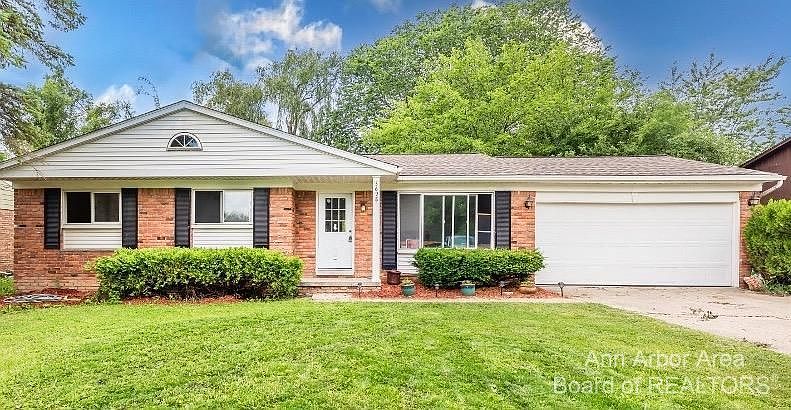 1st image of 3698 Golfside Rd
