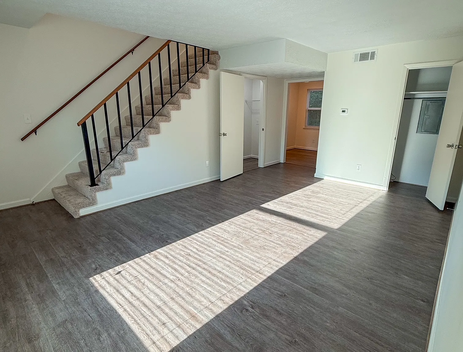 2 bed, 900 sqft, $1,000 — Photo 3