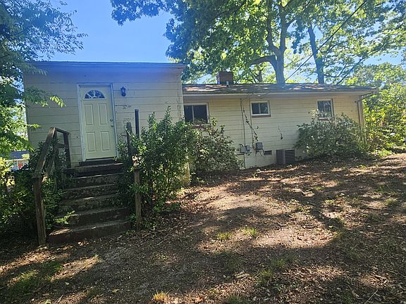 2nd image of 2104 Braddock Rd