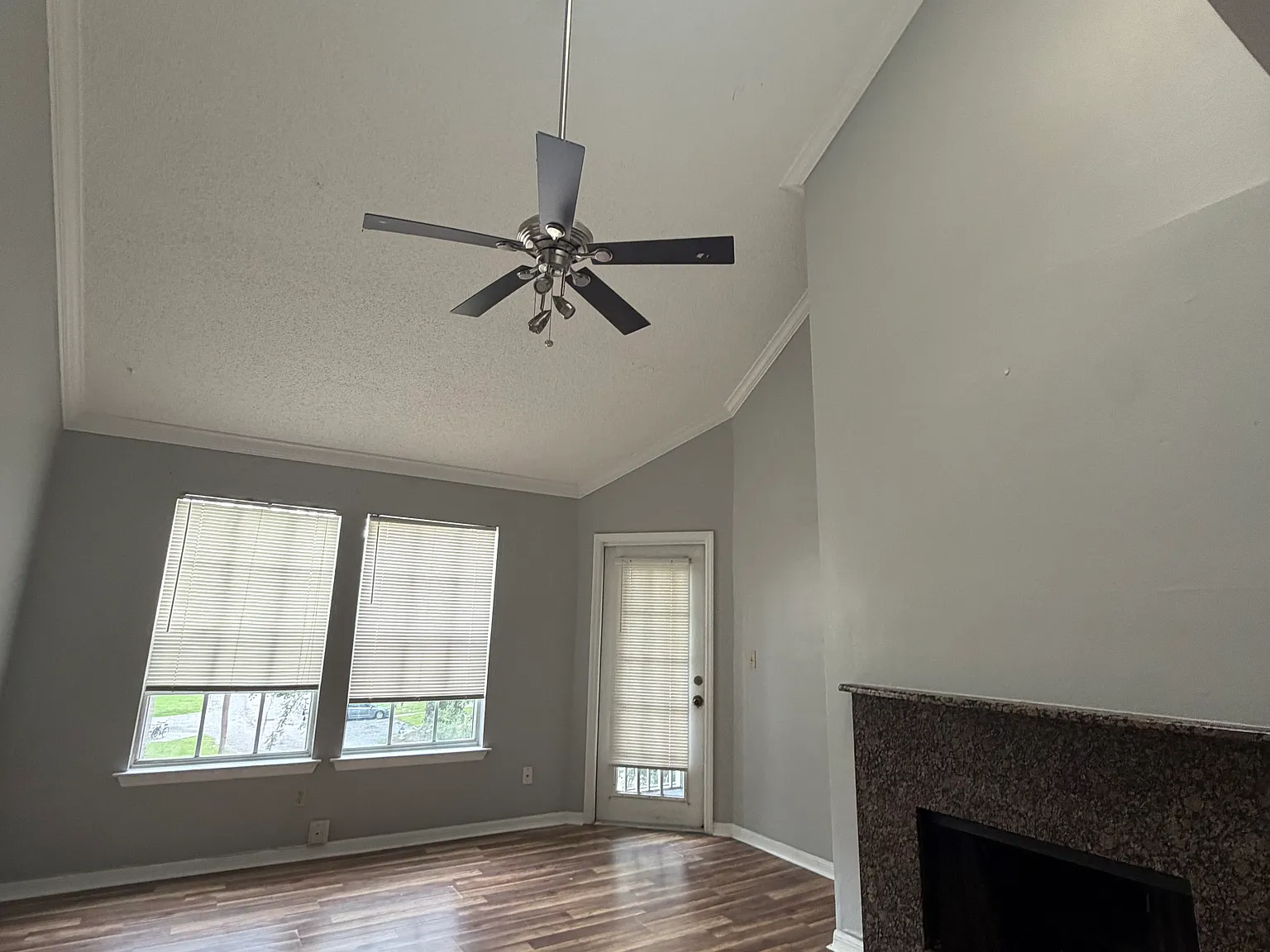 2 bed, 1422 sqft, $1,700 — Photo 2