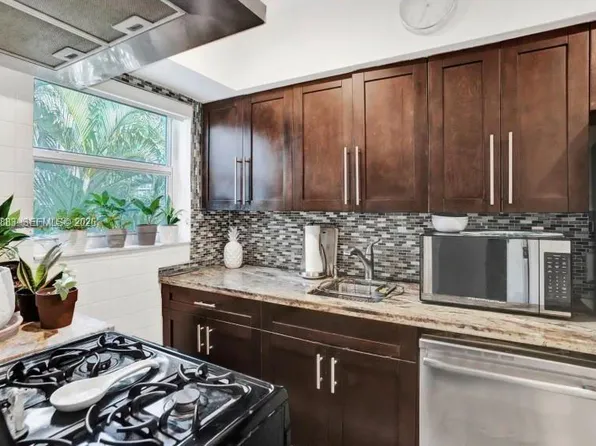 10076 E Bay Harbor Dr #76D, Bay Harbor Islands, FL 33154