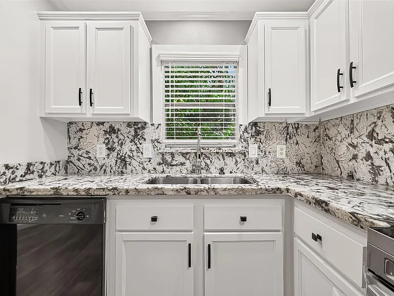 10202 Berrybriar Ln — Photo 8