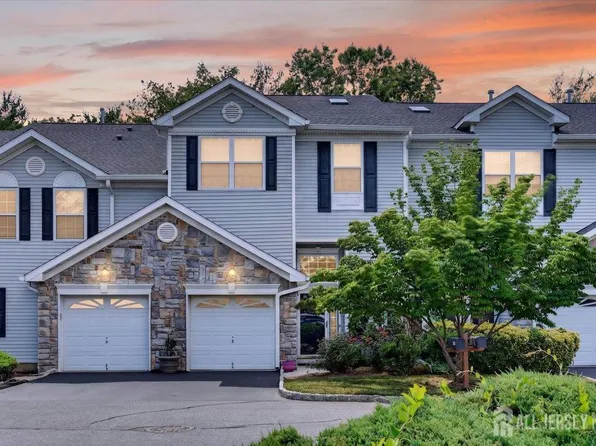 14 Linda Ct, Laurence Harbor, NJ 08879