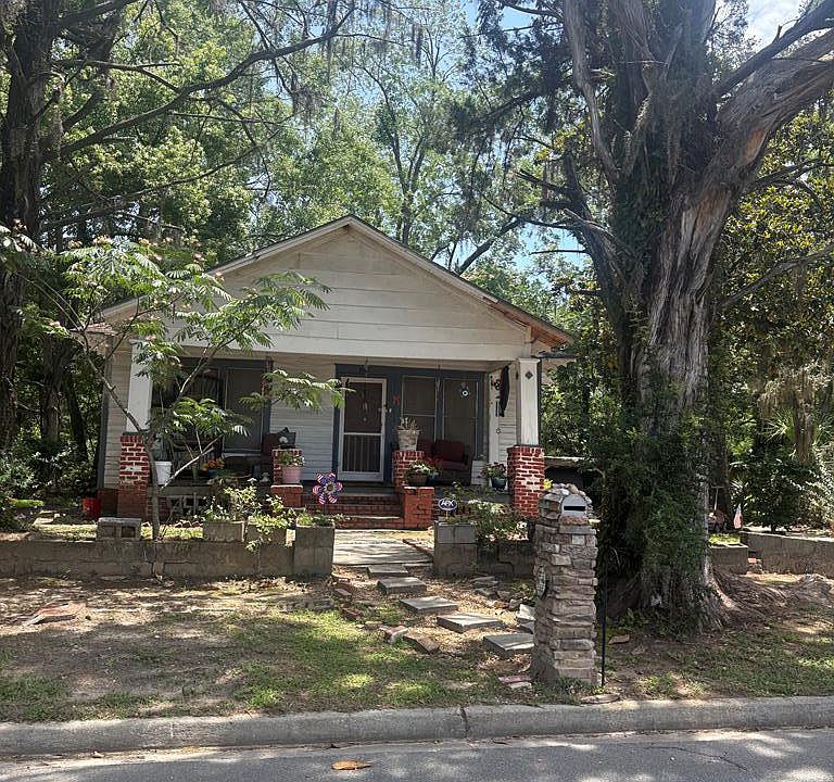 1st image of 907 S Oak St