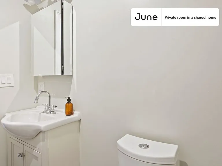 490 Washington St #C — Photo 11