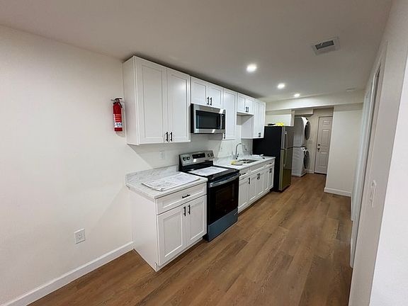 2nd image of 1109 Chicago St SE