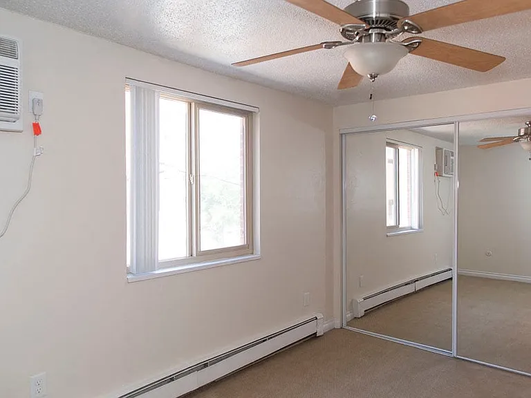 222 Logan — Photo 40