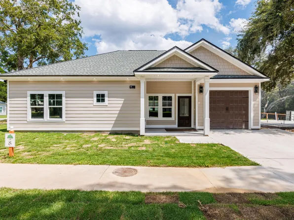 65 Live Oak St, Freeport, FL 32439