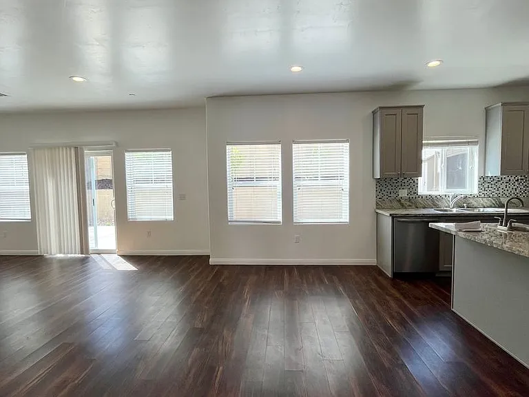 376 Lily Pad Ln — Photo 6