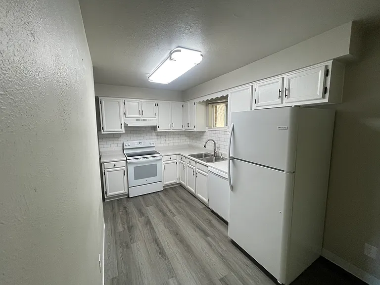 1539 Pratt St — Photo 6