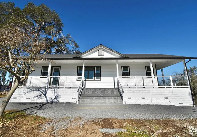 510 Fairview Ct #A — Photo 3
