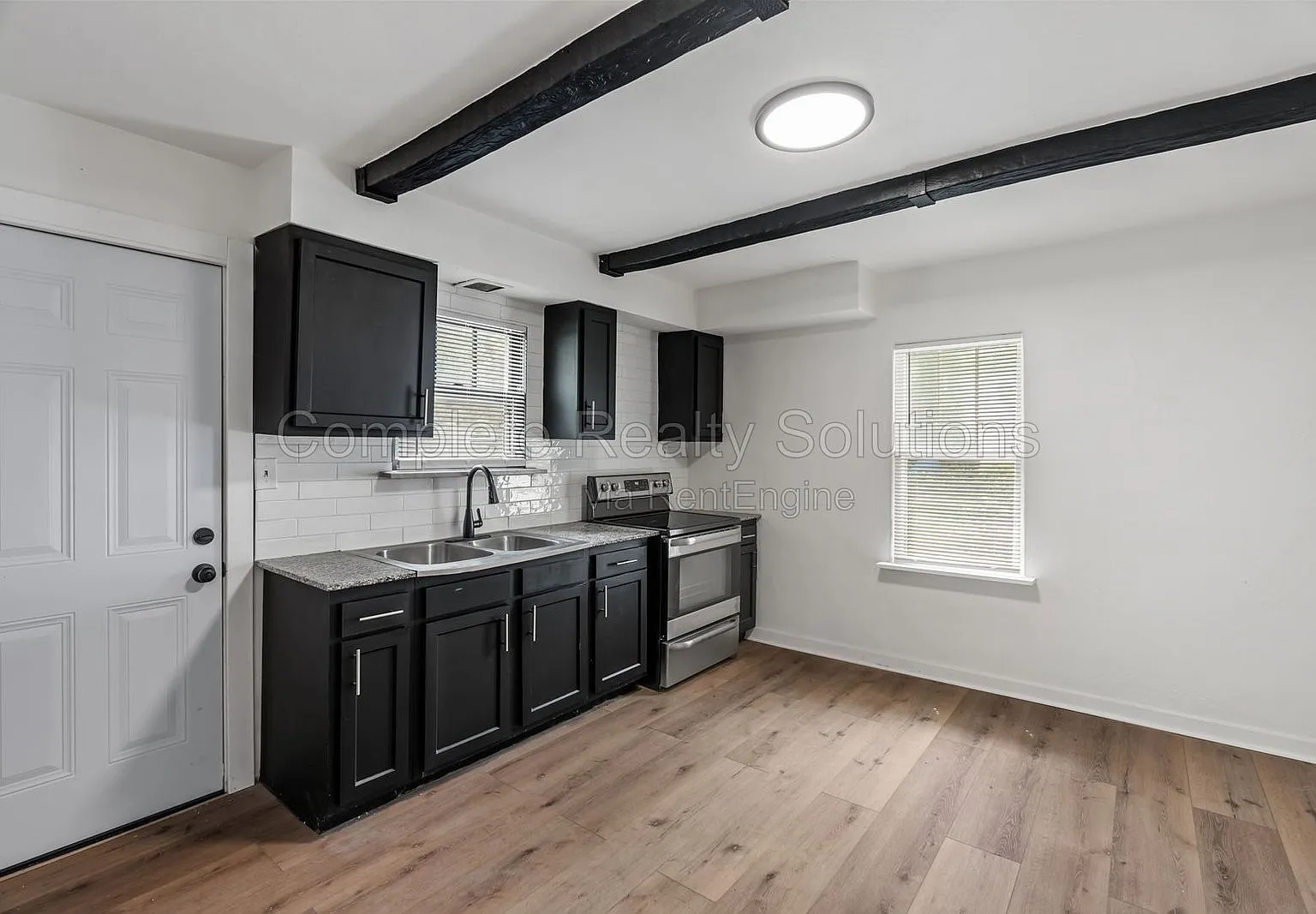 2 bed, 1.0 bath, 936 sqft, $1,195 — Photo 3