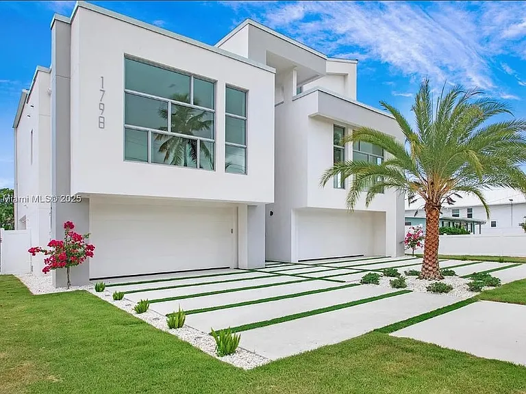 1798X Holiday Ln — Photo 3