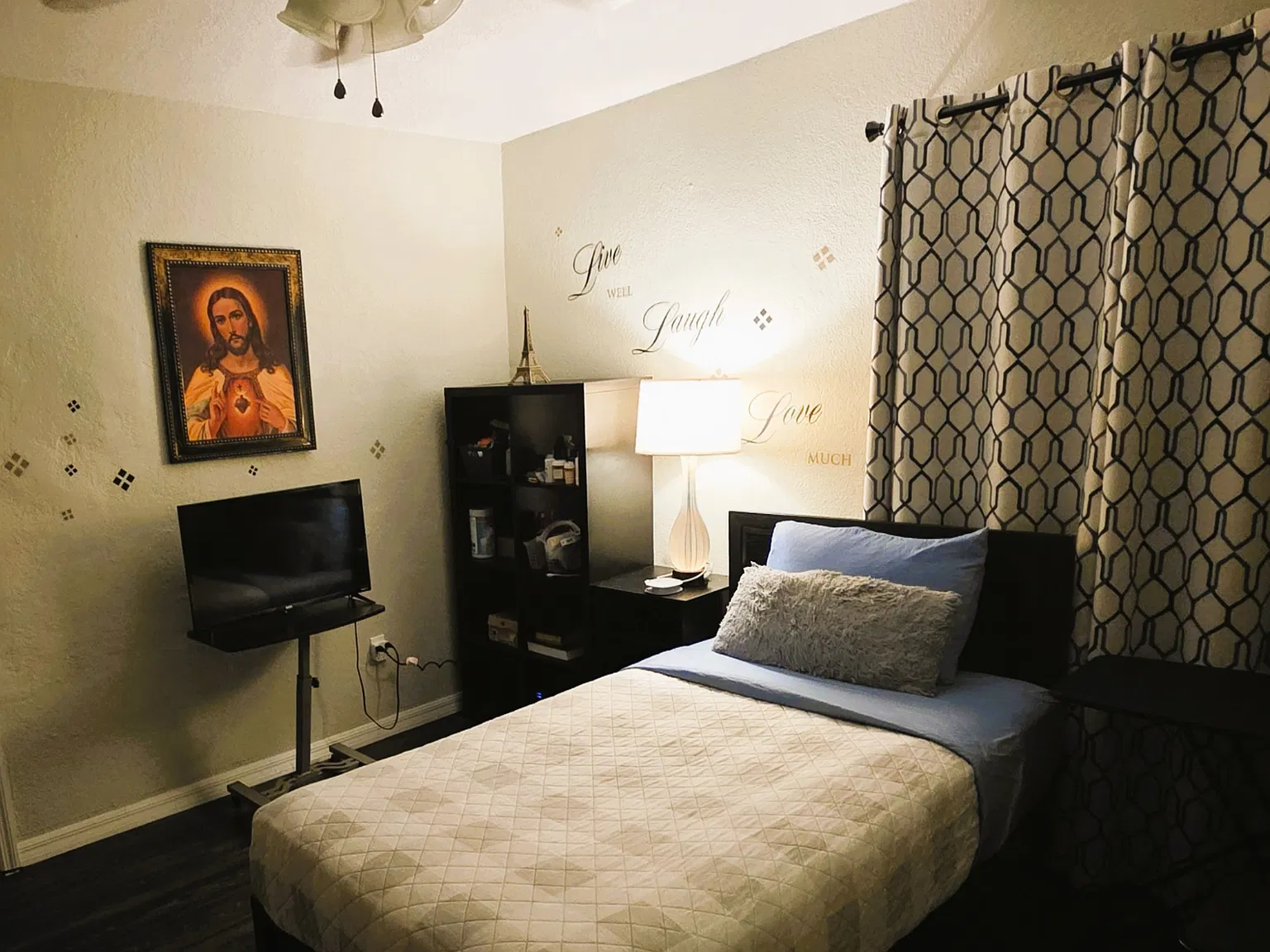 1 bed, 1.5 bath, $600 — Photo 1