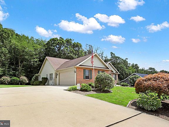 4th image of 6927 Saint Annes Dr