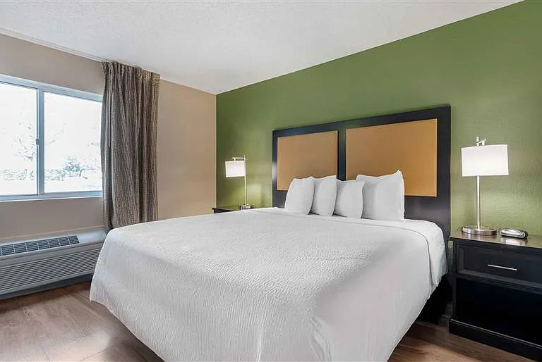 Deluxe Studio - 1 King Bed