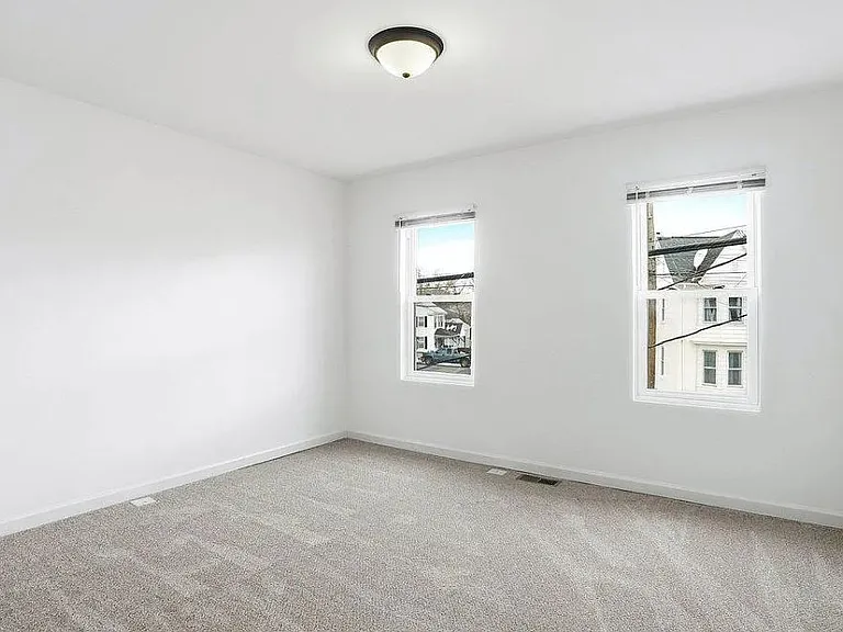 728 N Queen St — Photo 16