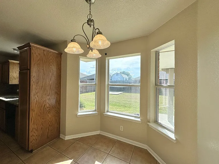 2601 Lavender Ln — Photo 11
