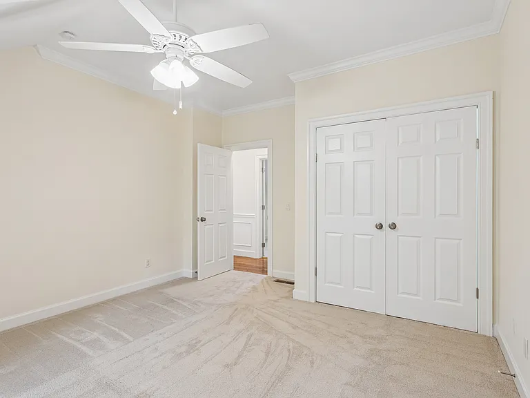210 Par Dr — Photo 27