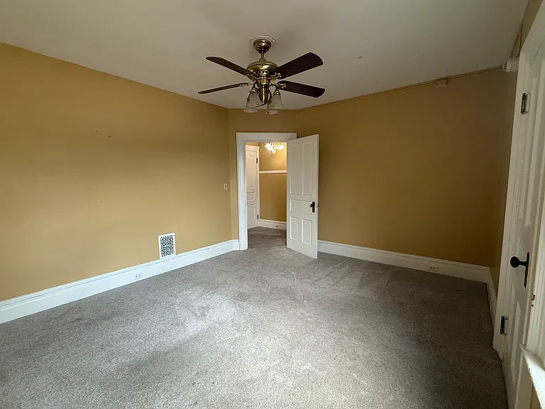 139 N 3rd St #3 — Photo 8