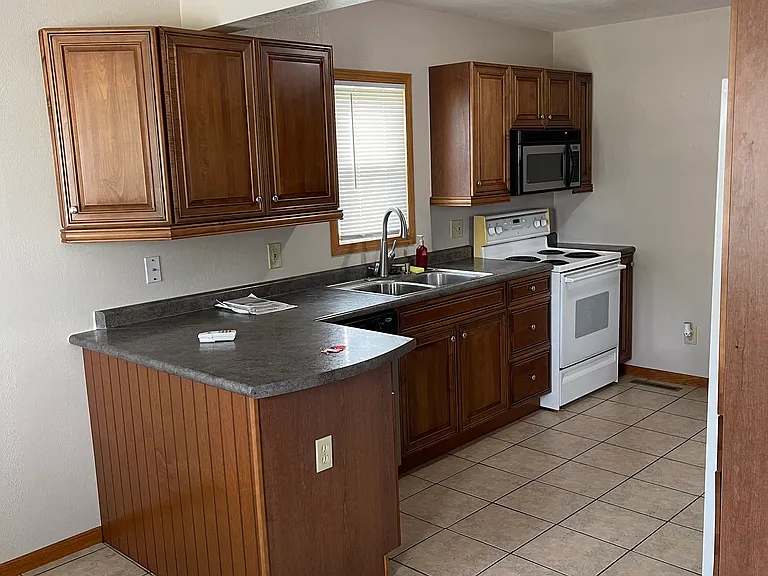 127 E Main St — Photo 13
