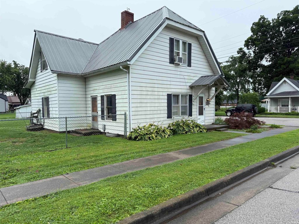 501 E Maple St, Petersburg, IN - View 3