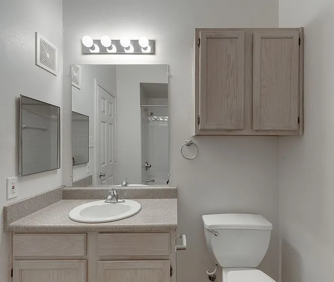 La Crosse Apartments — Photo 65