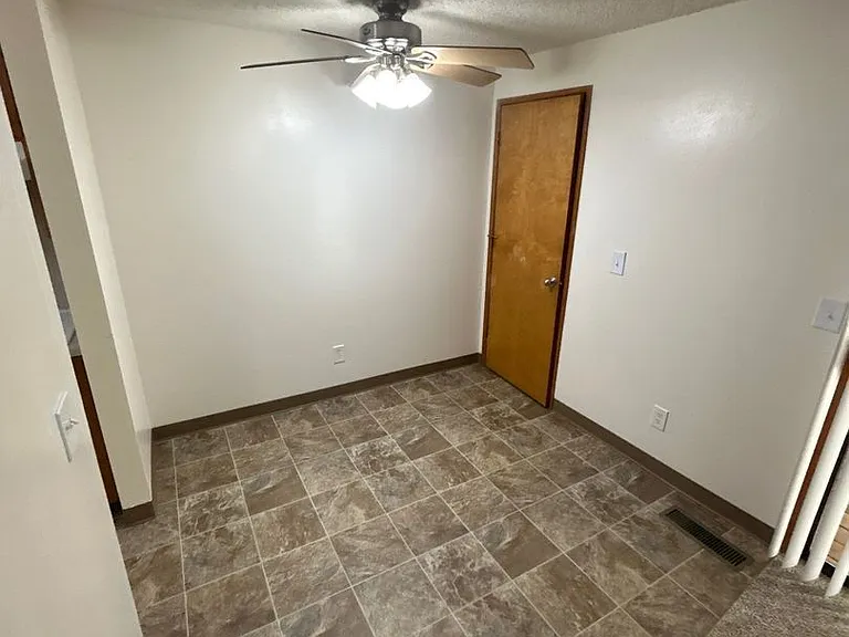 637 Glen Creek Rd NW — Photo 5