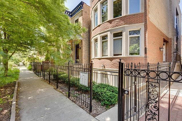 1st image of 1652 N Claremont Ave #2