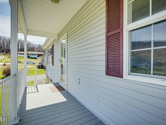 4th image of 171 Saint Andrews Dr
