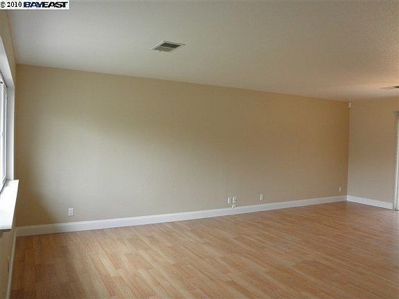 2nd image of 919 Lambaren Ave