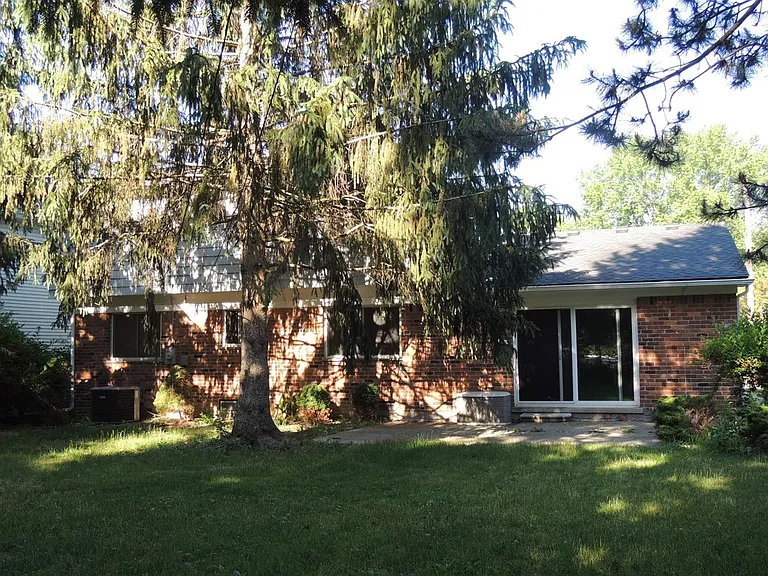 2098 Yorktown Dr — Photo 20