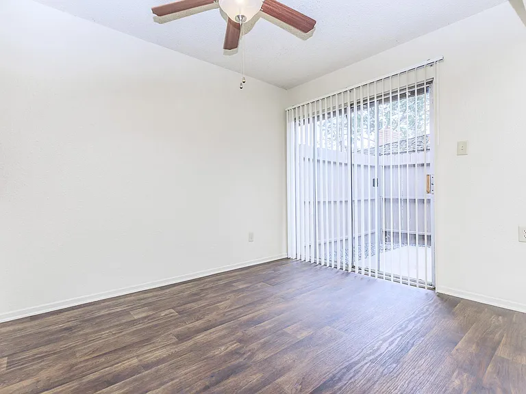 Walnut Park Apartments — Photo 13