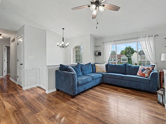 5th image of 1124 Pebble Creek Dr