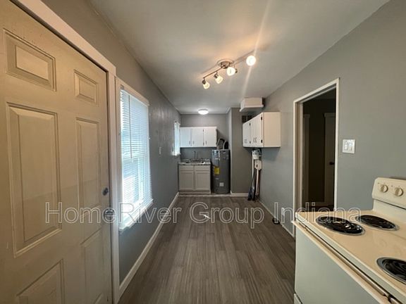 3rd image of 641 Dayton Ave