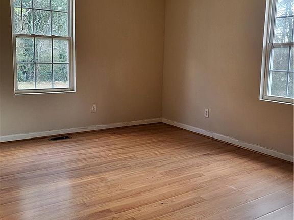 2nd image of 592 Allgood Rd