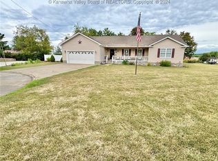 113 Whirlaway Dr, Evans, WV 25241
