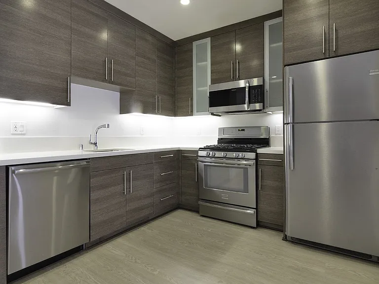 Seventh West Apartments — Photo 6