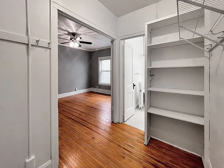Oakview Apartments — Photo 18
