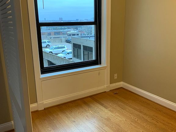 3rd image of 15 E Kirby St APT 728
