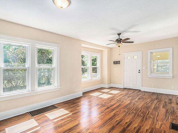 4th image of 826 Washburn Ave