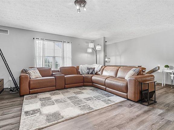 5th image of 2655 Hunters Point Dr