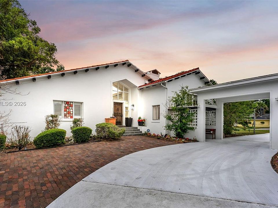 1st image of 421 Lone Palm Dr