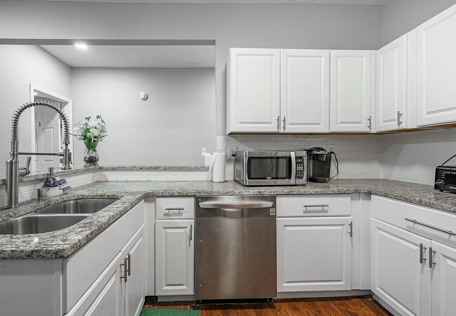 4 bed, 8.0 bath, 2612 sqft, $1,027 — Photo 4