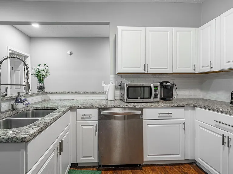 Creekview Dr — Photo 4