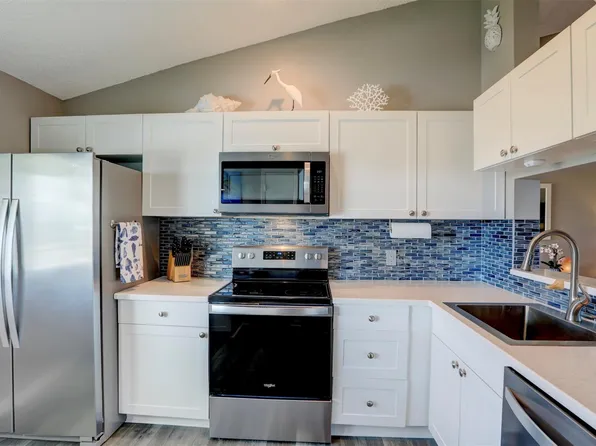 5725 Pelican Pointe Drive #4, Sebastian, FL 32958